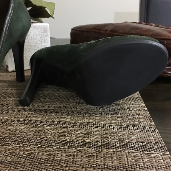 BCBG Peep Toe Heels - Picture 4 of 7